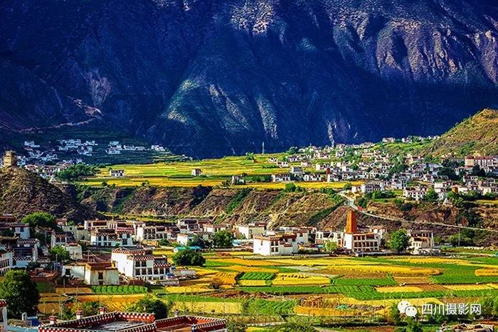 ["我和我的祖国"摄影展作品分享] 山石头|乡城 香巴拉