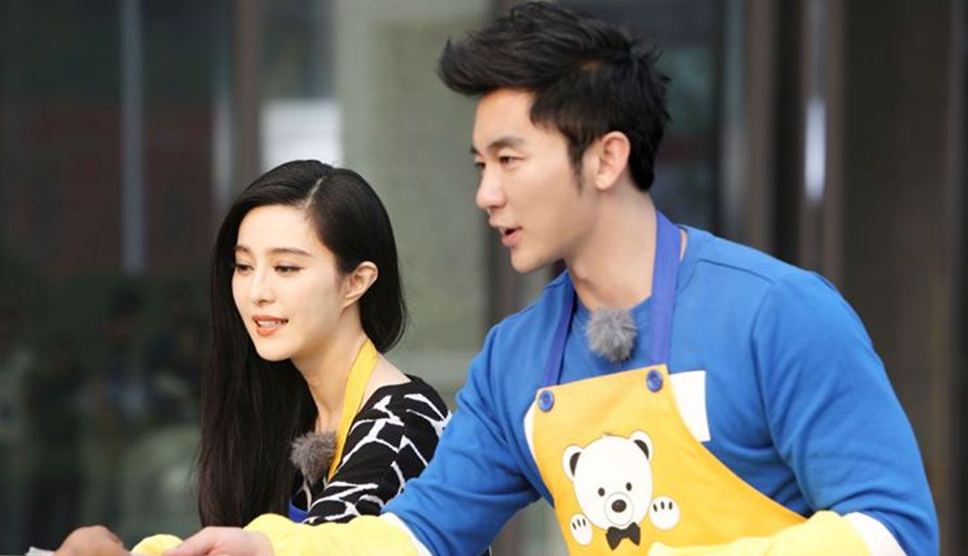 谢娜晒李晨合影引"热议",李晨暴瘦眼窝凹陷被质疑!