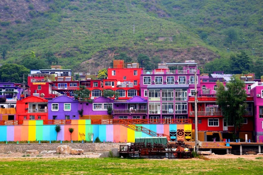 离北京不远隐藏着一个彩色的童话小镇简直美呆了