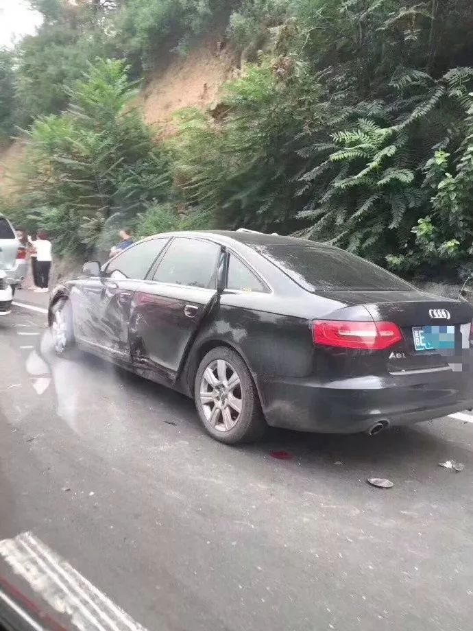突发!山西晋阳高速发生11车连环追尾,1人受伤!现场一片混乱…_事故