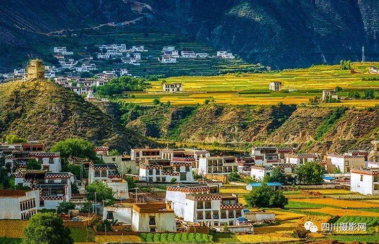 ["我和我的祖国"摄影展作品分享] 山石头|乡城 香巴拉_香巴拉镇