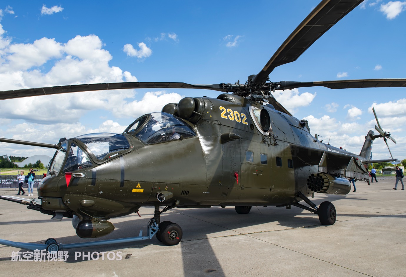 另外从外观上看,米-35m武装直升机除了换装2联装的23mm机炮外,其武器