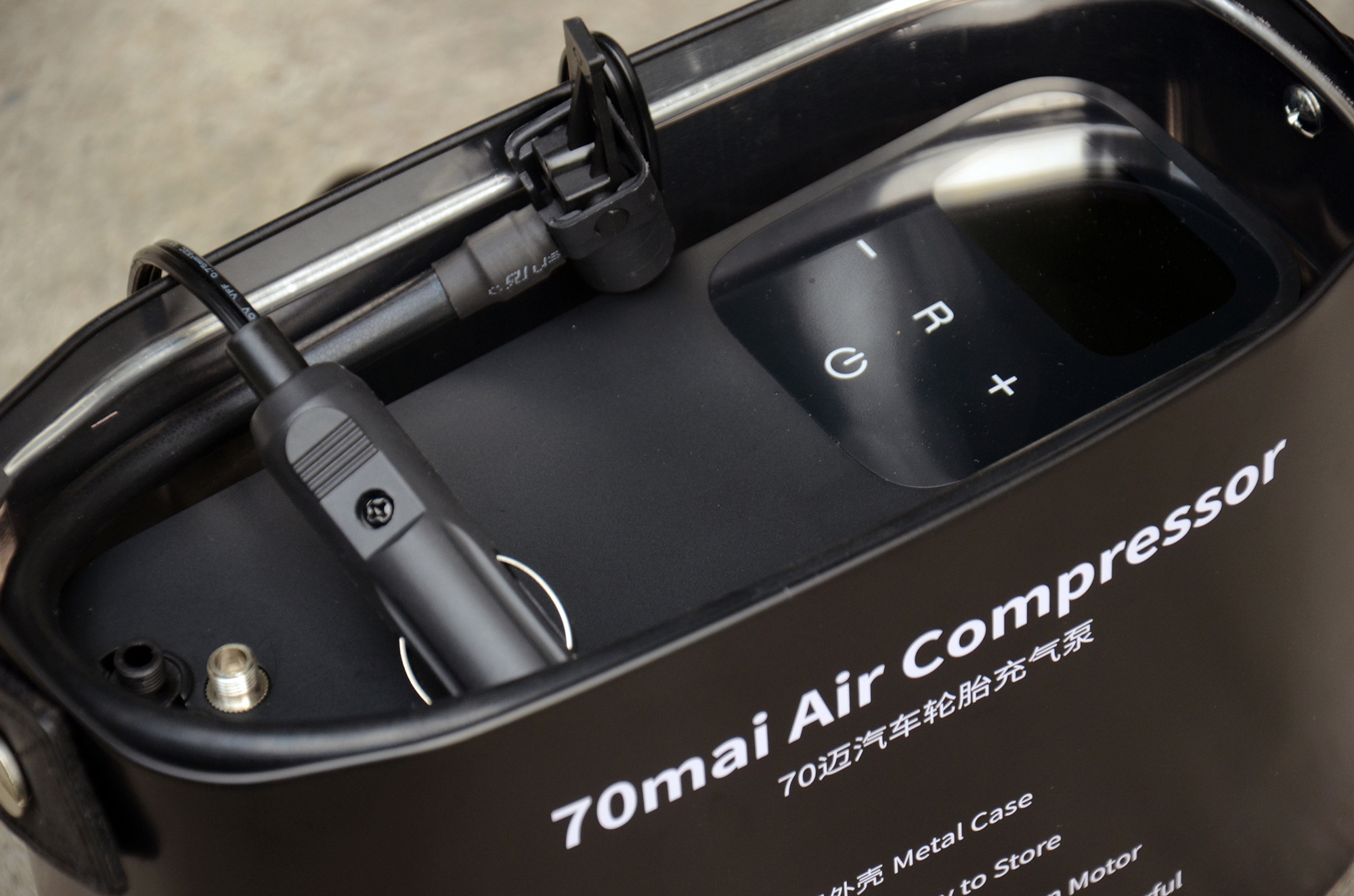 小米生态链70迈新品体验专为有车一族而设计的轮胎充气泵