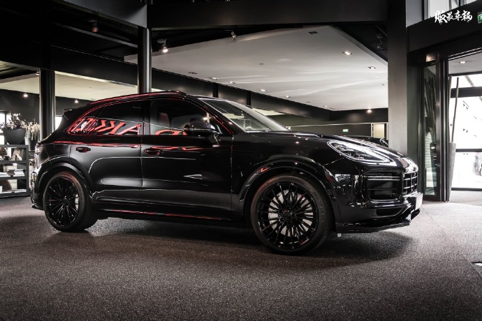 黑色主义保时捷caynneturbo