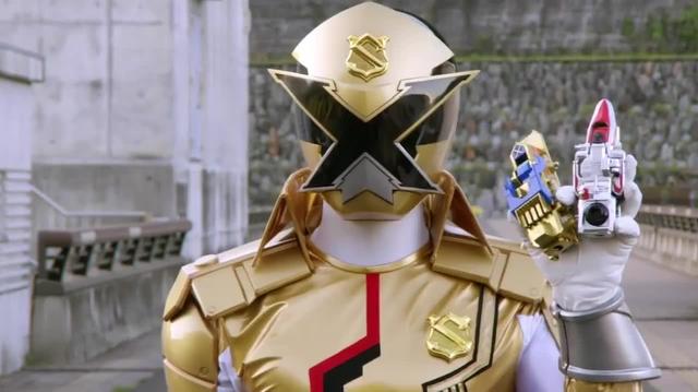 快盗战队鲁邦连者直接甩给巡逻两个道具哇真香