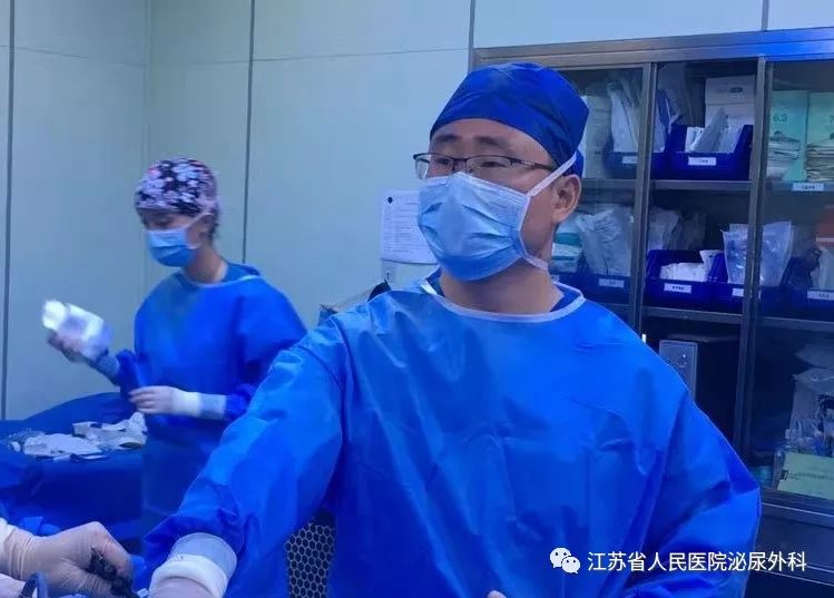 王增军教授受邀参加东方国际泌尿外科男科手术周并演示腹腔镜下左侧