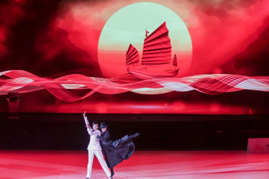 节目《海河红帆》世界级巨星助阵表演是广西国际标准舞世界公开赛的