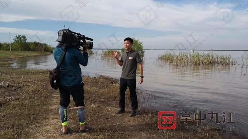 央视记者在九江拍片突患阑尾炎,做完手术后想立即回拍摄一线_胡鑫