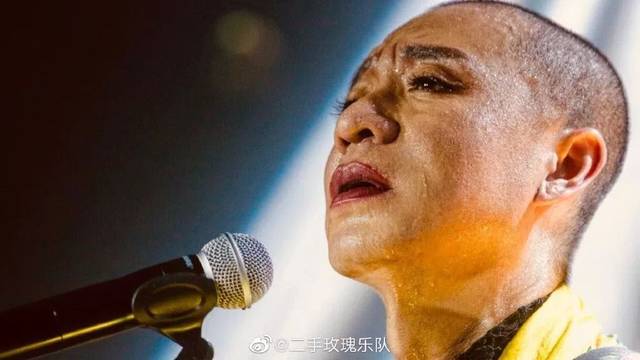 中老年摇滚美妆博主上岗二手玫瑰梁龙摇滚无用