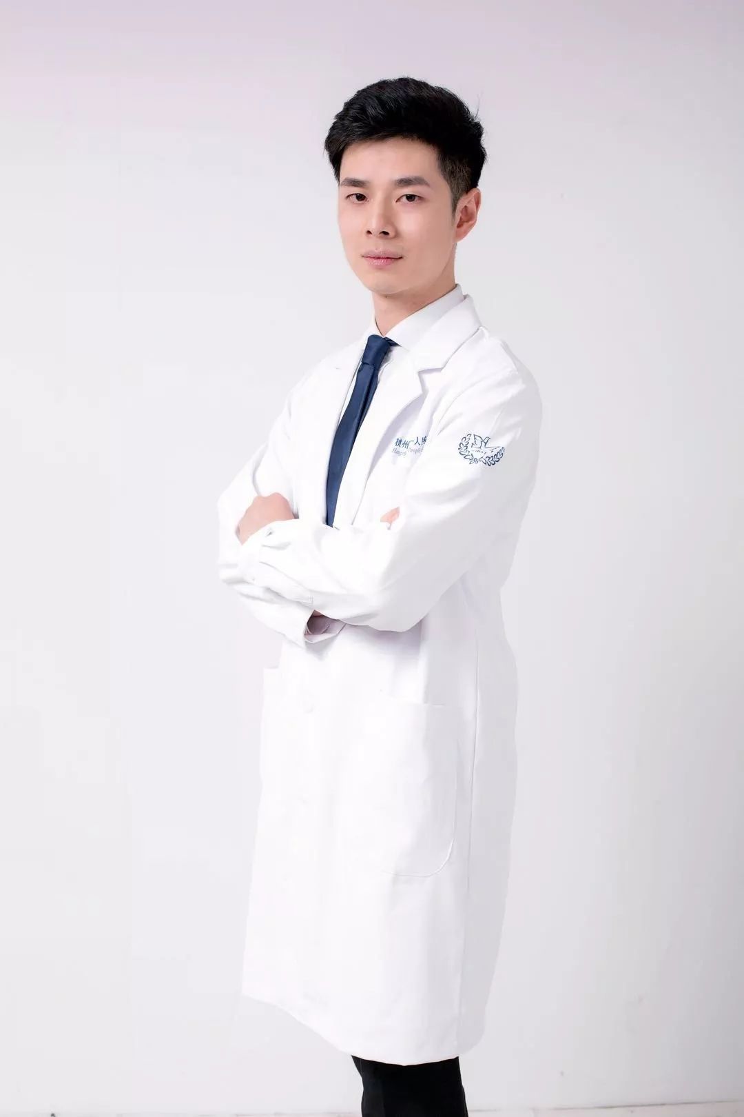 金正,1986年出生,本科毕业于第二军医大学海医系.