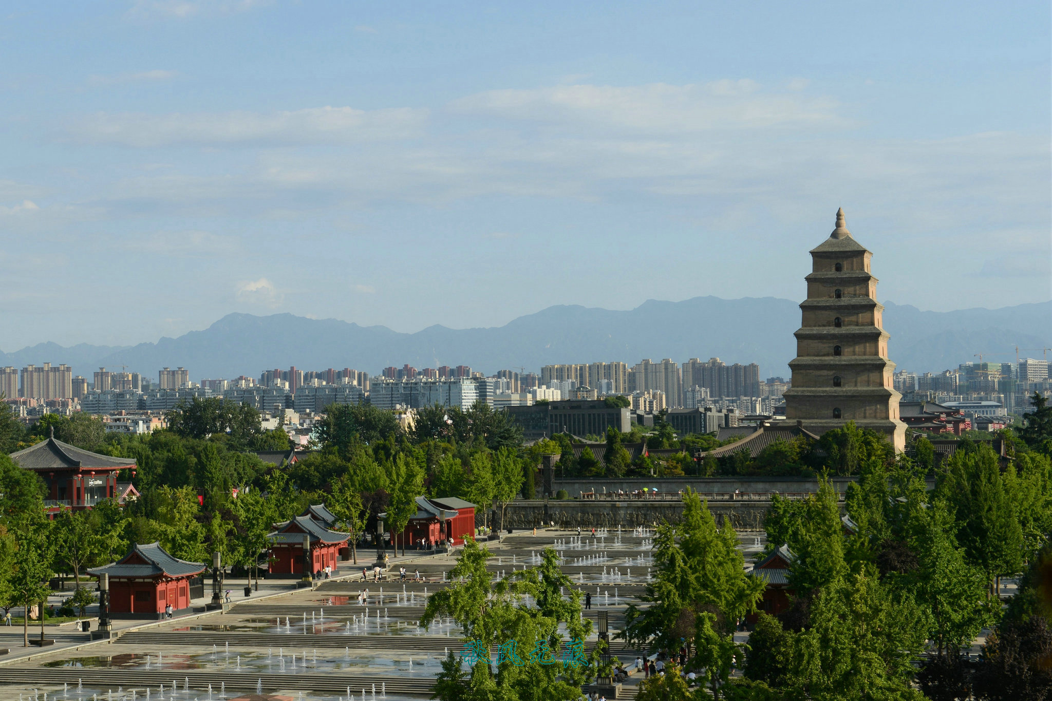 原创古都西安大雁塔的秋日光影