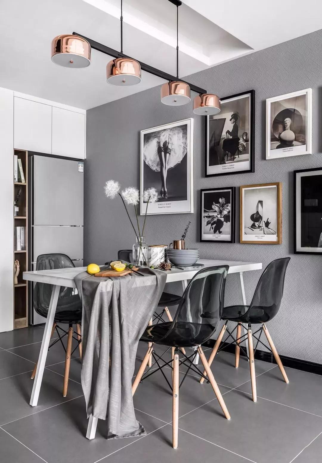 满足~灰白搭配的主卧是不是很范呀~特别是这个灰白间隔的床头背景墙真