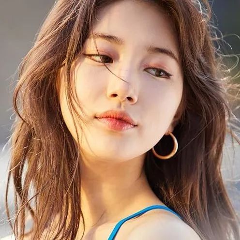 内双眼睛窄而细长,眼睑皮肤比较薄是常见的单眼皮类型大表姐的单眼皮