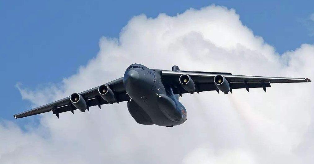 空警3000预警机亮相采用多块共型整流罩性能将提升数倍