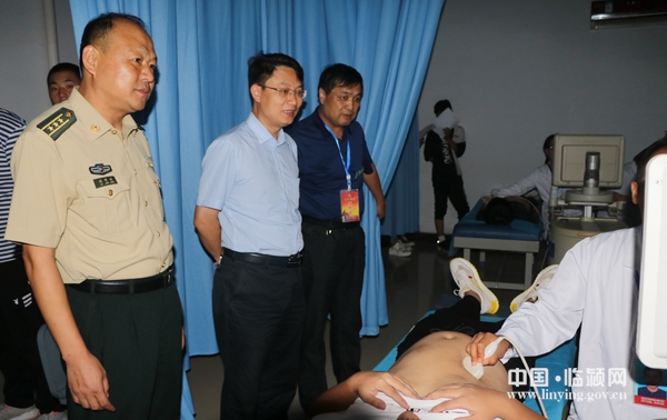 李俊伟督导征兵体检工作(图)