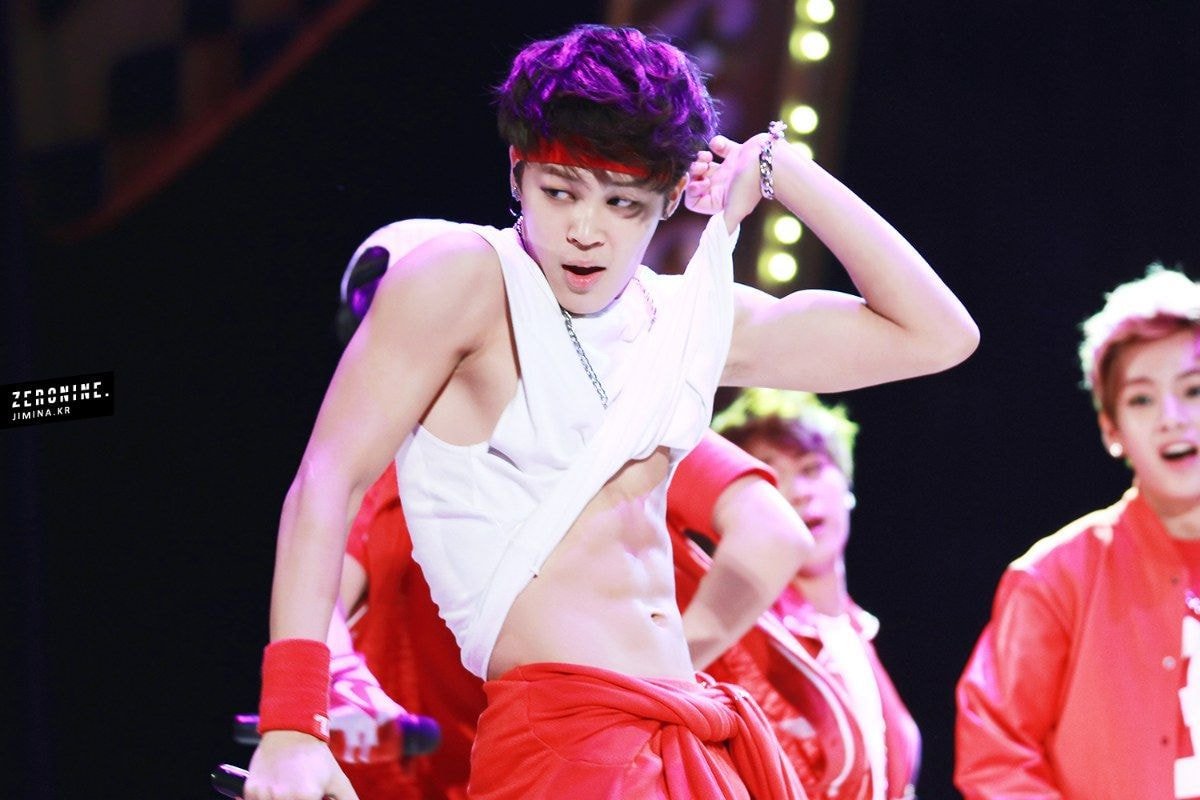 却是有腹肌的少年!