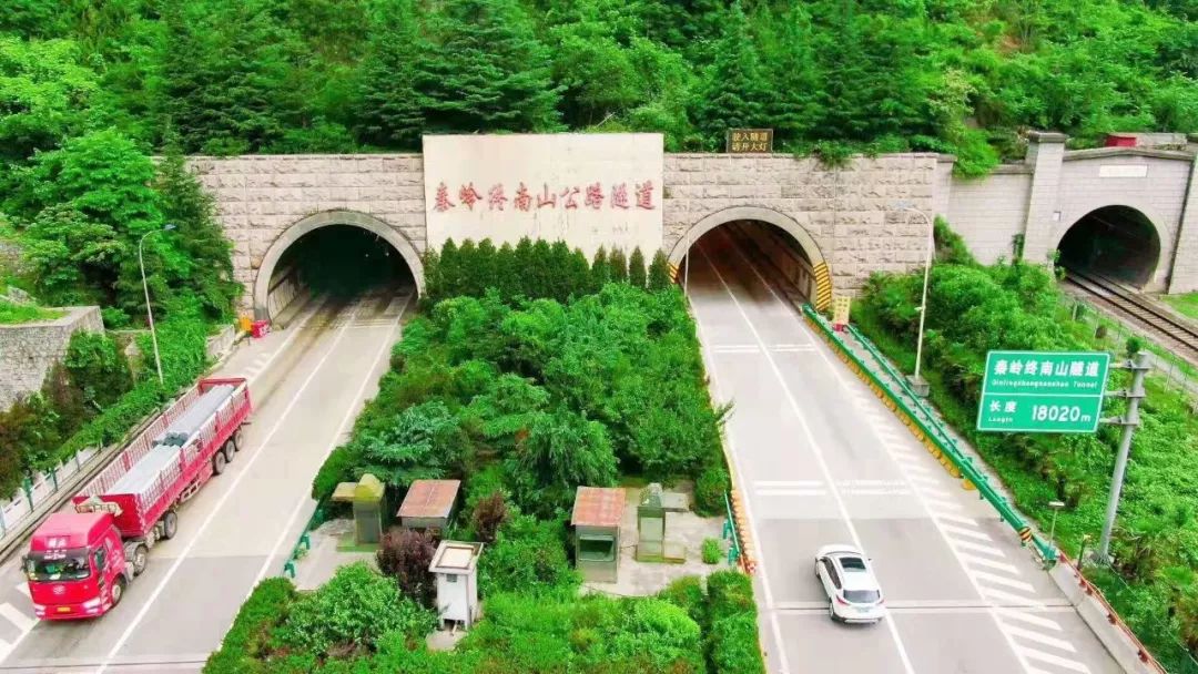 在终南山隧道的出口,有一座美丽的城市——柞水县.