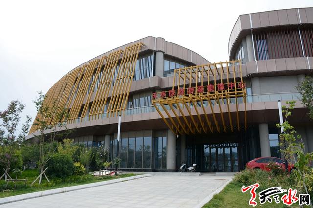 王军在城纪新城就天水商贸城天水大剧院等项目建设现场办公