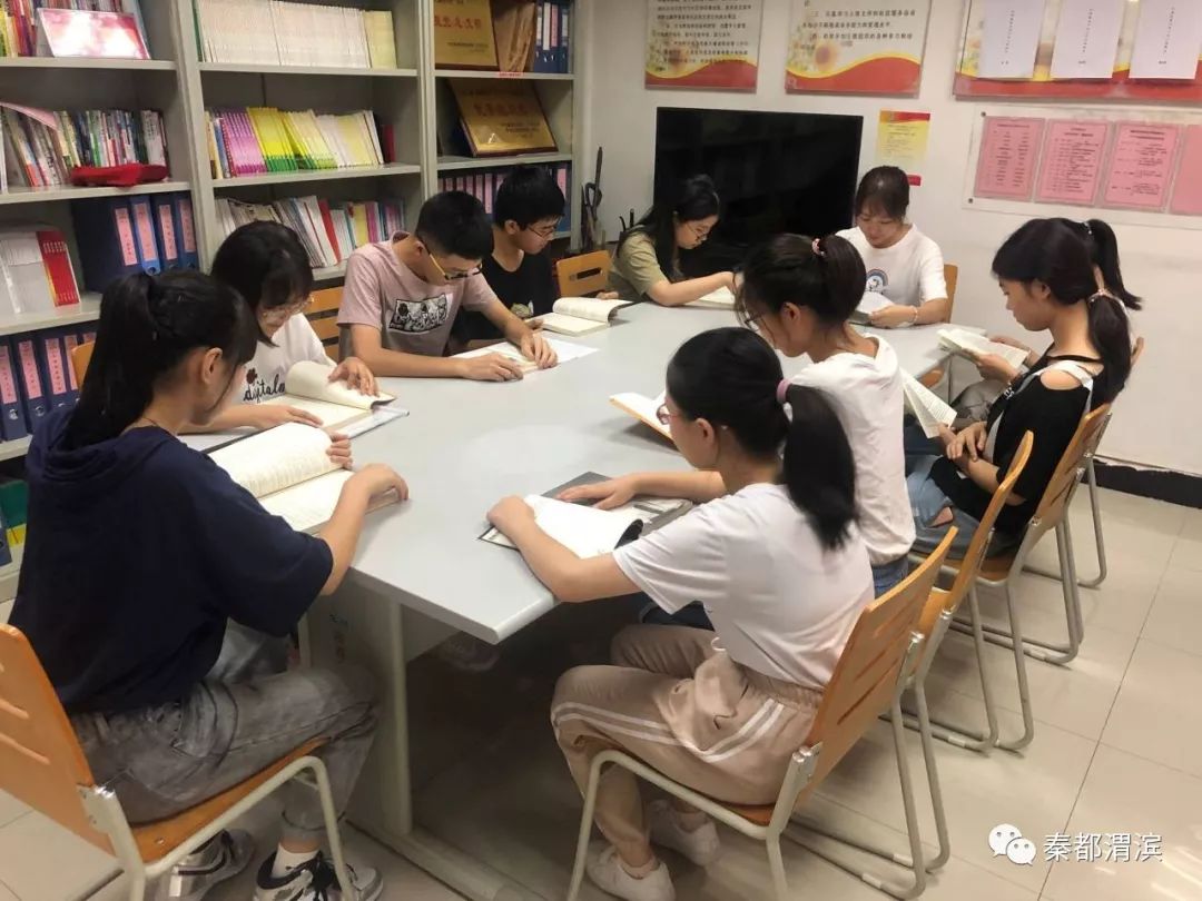 中華西路社區開展爭做書香少年青少年閱讀活動