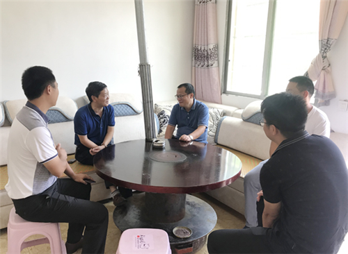 唐自力书记在正安县委副书记范德武,班竹镇党委书记吕川和镇长简祖波