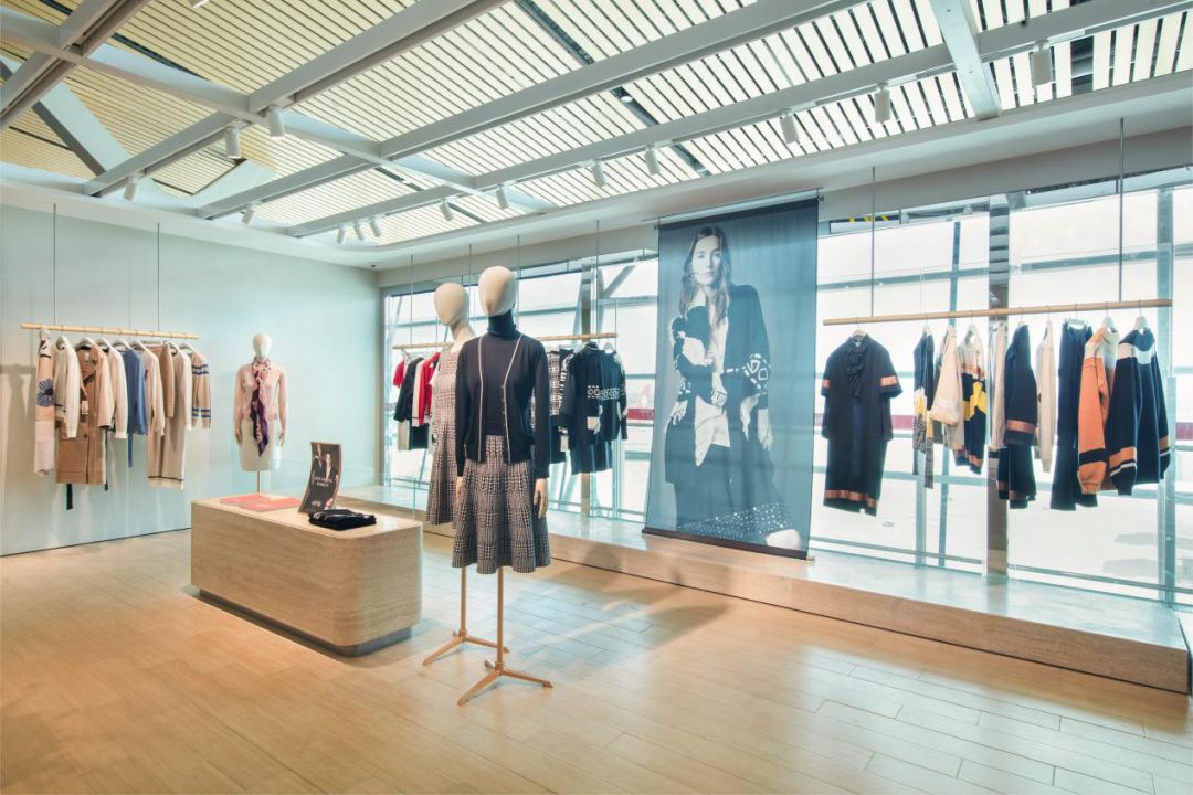 开合任天真开过尚盈盈1436erdos匠心之店在鄂尔多斯国际机场盛大开幕