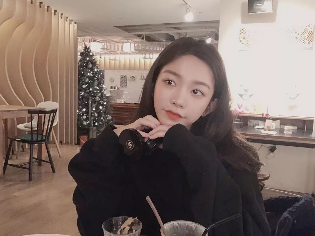 颜值超赞的韩国女友却是"戏精"····_金敏贤