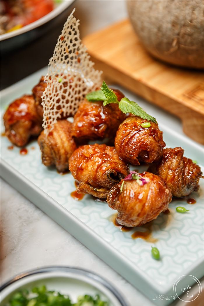 徐汇这家弄堂小馆专卖biu汁乳鸽刚开1年就成了街坊饭堂