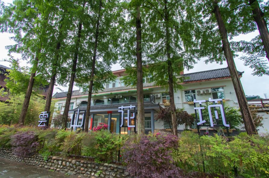 在青木川古镇可选择度假型酒店,客栈和民宿,环境优美,价格实惠