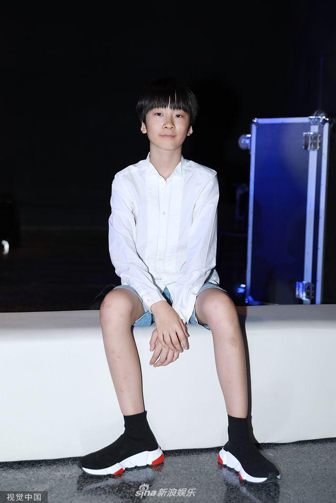 天天张悦轩大长腿