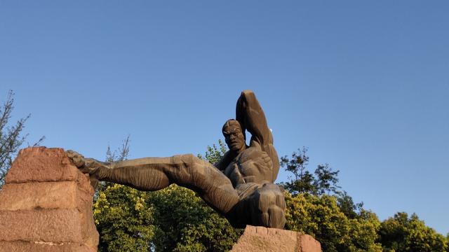 相传五丁开山是这样的