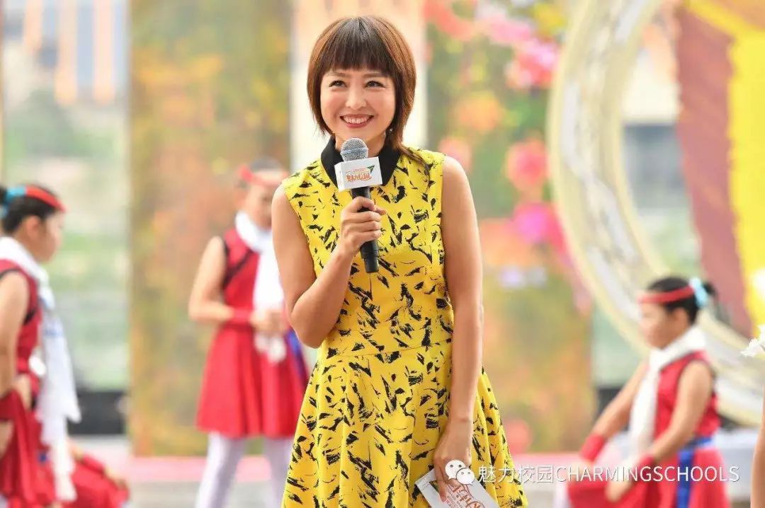 中央广播电视总台少儿频道著名节目主持人小时姐姐担当开幕式《序》的