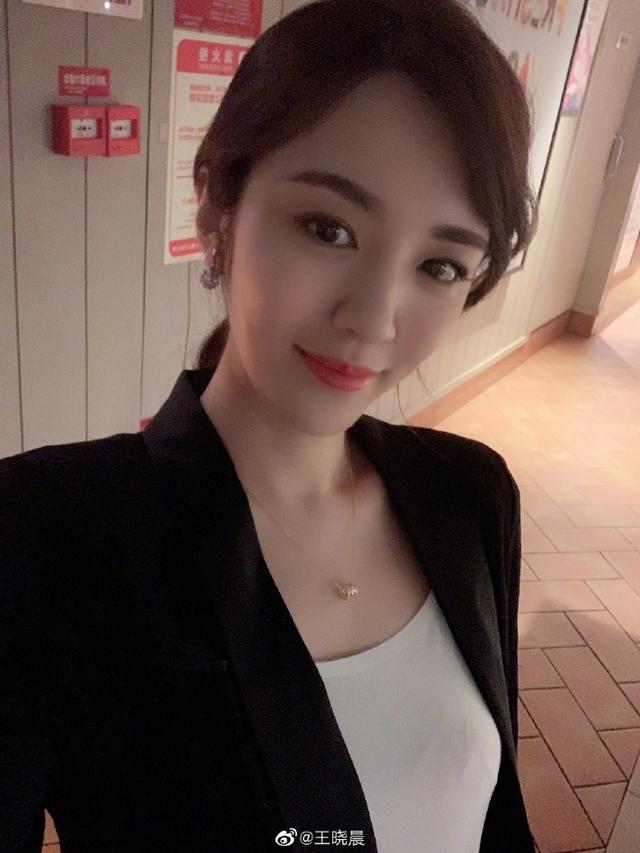王晓晨近照需细看三遍鼻子突然增高网友长得和以前不一样了
