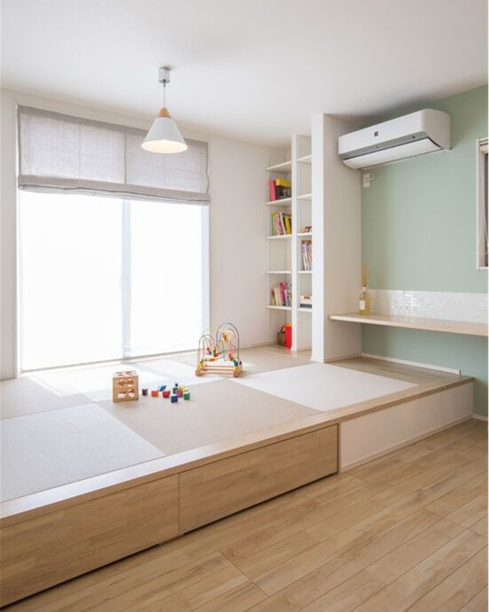 避免遇到卧室格局较小的问题,其中对于榻榻米的卧室选择一直居高不下