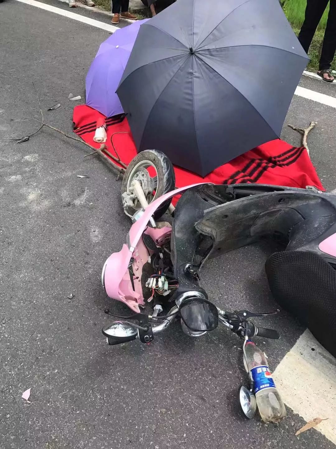 震惊吴川黄坡某加油站附近发生交通事故致一人死亡