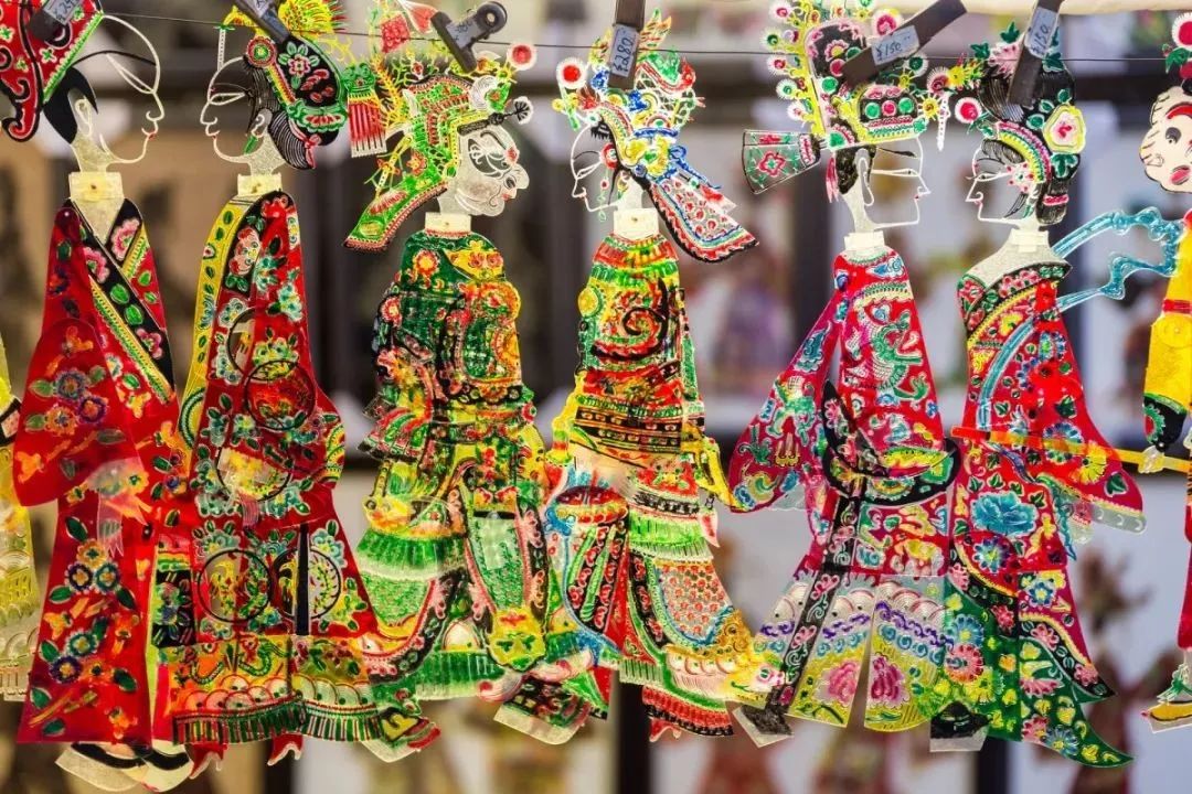 如"皮影戏,青海平弦,越弦戏"等;演绎传统非遗类作品一是在新千国际