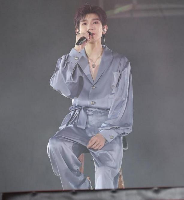 tfboys演唱会睡衣秀弟弟们太撩了这谁顶得住啊