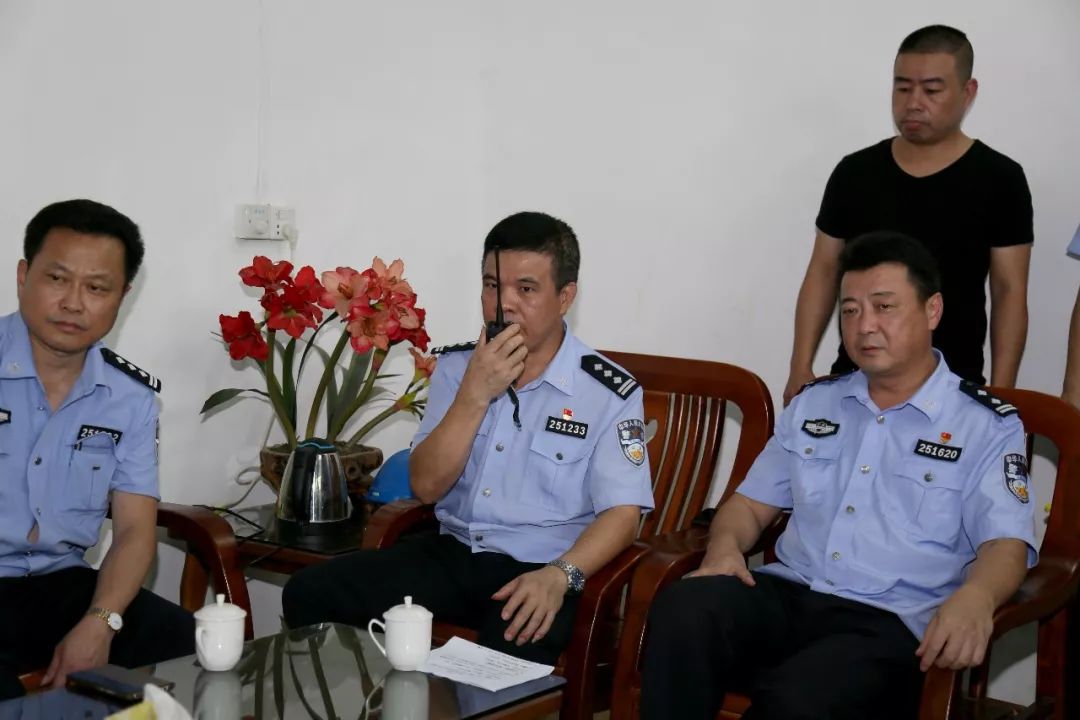 昨天上午我市公安机关根据公安部,省公安厅的统一部署,以"销枪爆,除