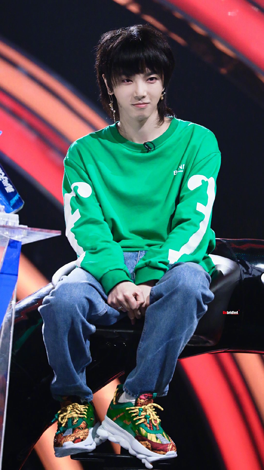 华晨宇学长运动凤穿搭,仿佛穿梭篮球场的运动少年