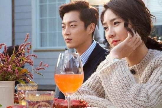 男女关系再好吃饭时没有适当的距离也会慢慢越界