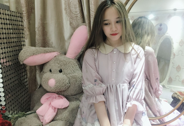 rng战队女神妖风小姐姐,微博五十万粉丝,看完这些照片明白了