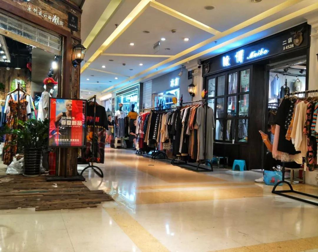 成都服装零售店