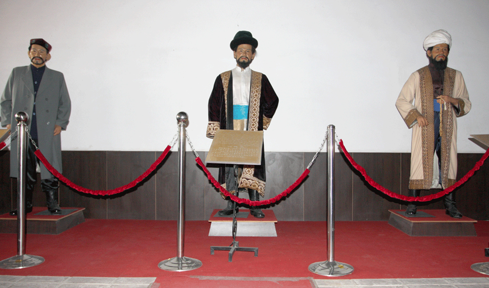 中国的最后一位王爷王府不在北京却在新疆库车王妃依然健在