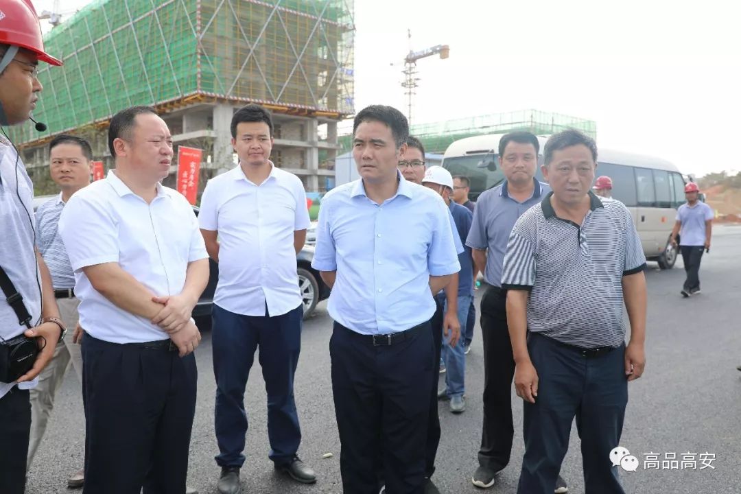 高安市委书记袁和庚调研凤凰湖广场等多个项目建设情况