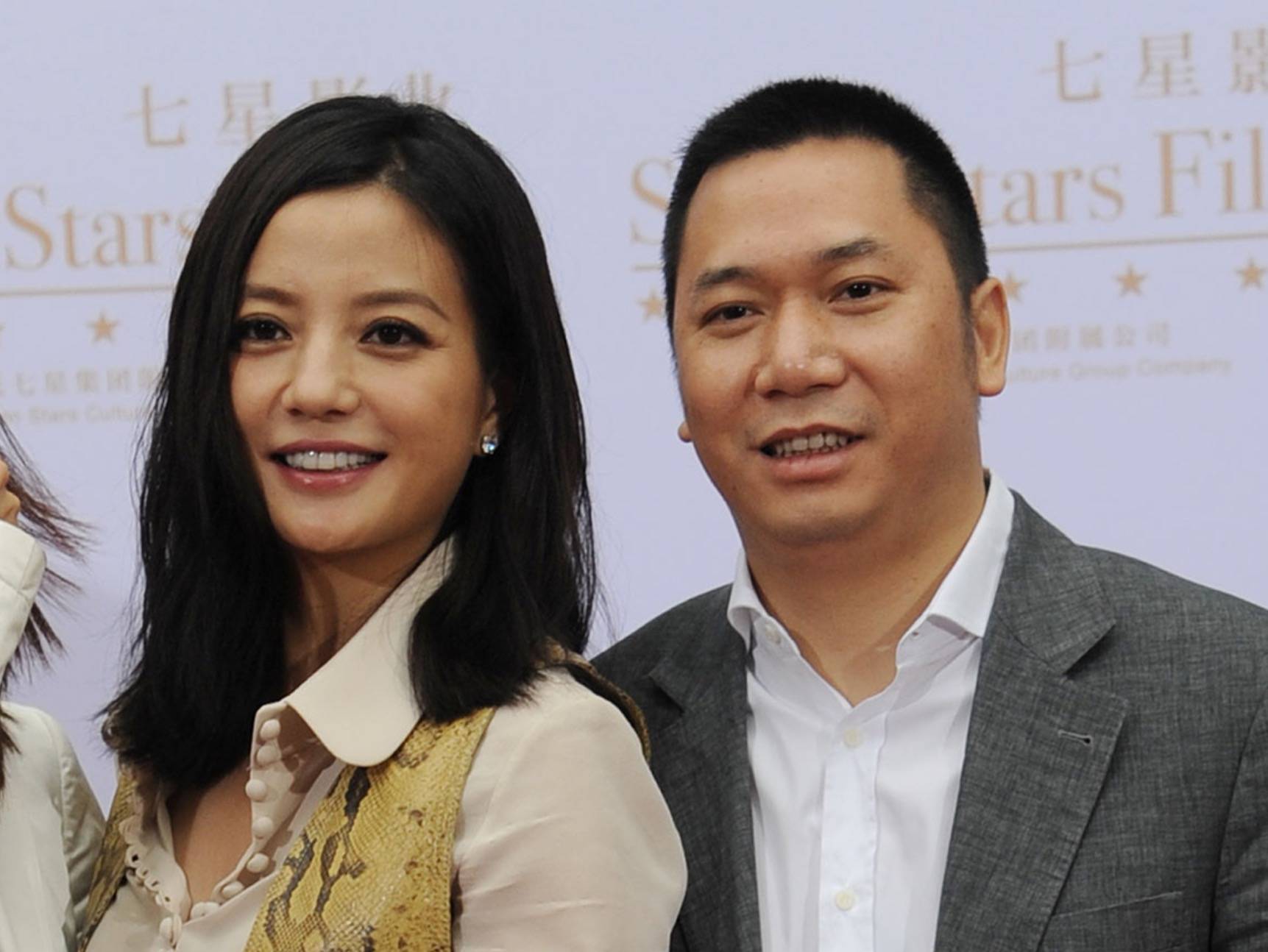 风波后换豪车;章泽天疑剑桥走读;<甲方乙方2>回应质疑_赵薇