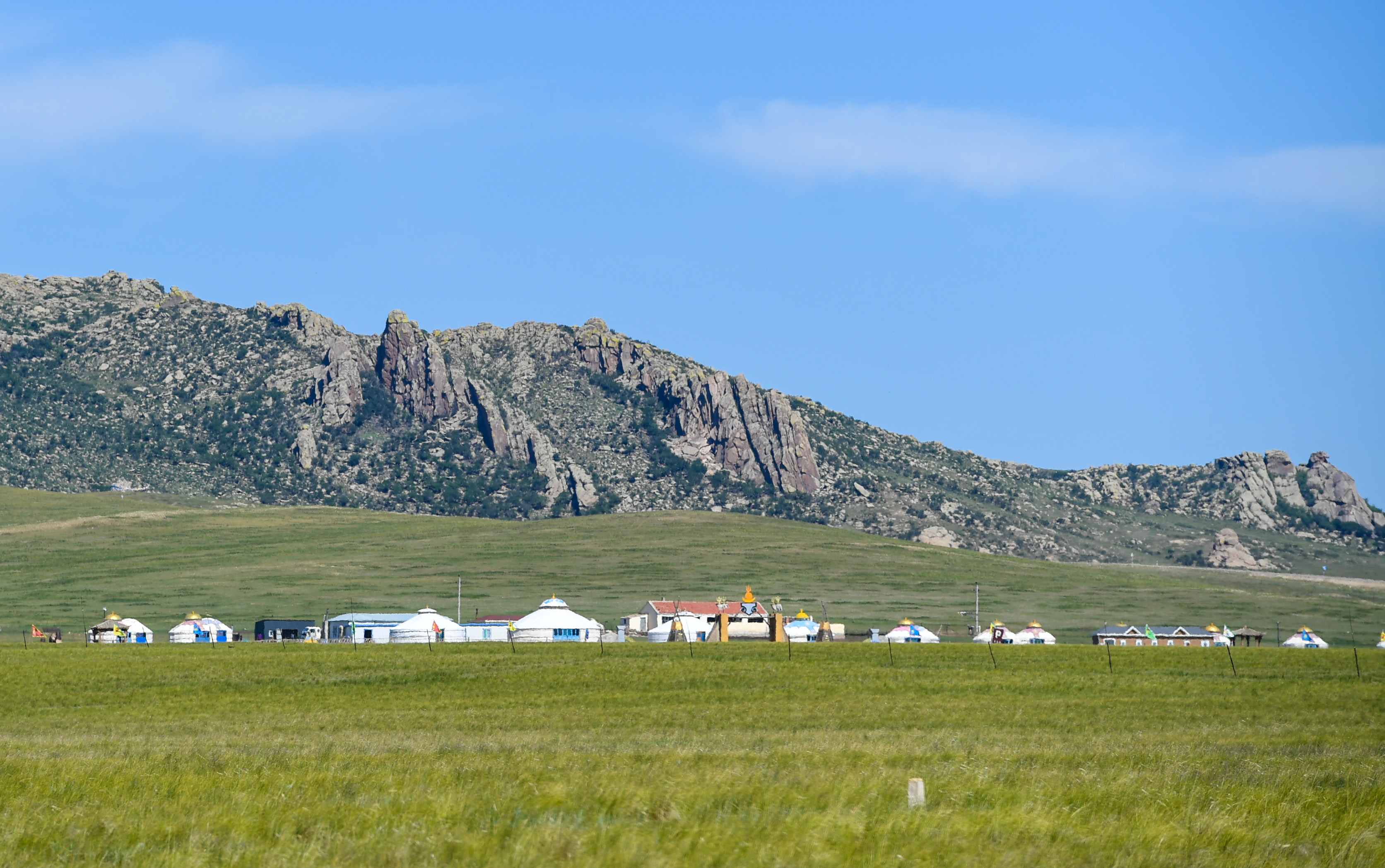 立秋过后,内蒙古锡林郭勒盟东乌珠穆沁旗境内的草原展现出独特的壮阔