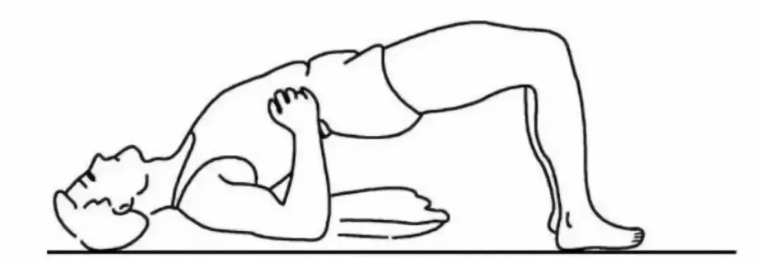 先用飞燕式,每天早晚锻炼一次,每次做30组.