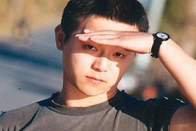 相信大家对窦唯这名歌手肯定都不陌生,年轻时的窦唯曾经是"黑豹乐队"