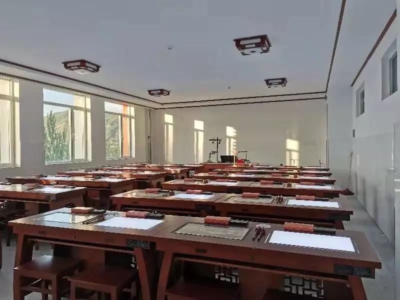 华文众合智慧书法教室落户青海师范大学附属第三中学