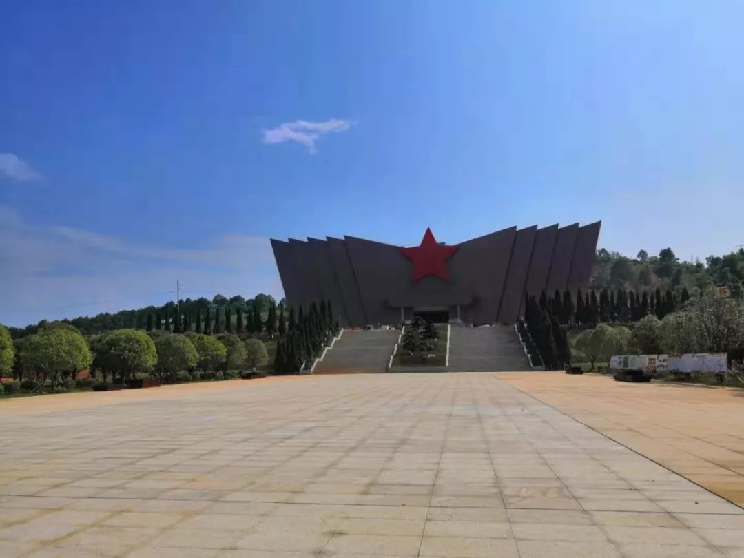 访湘江战役旧址悟红军长征精神