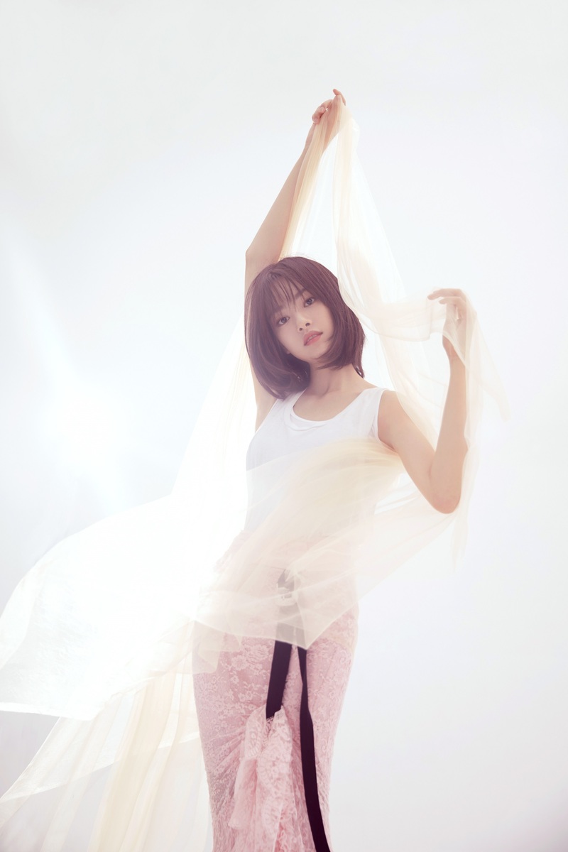 张艺上夏日阳光印象,甜美可爱,活泼性感!